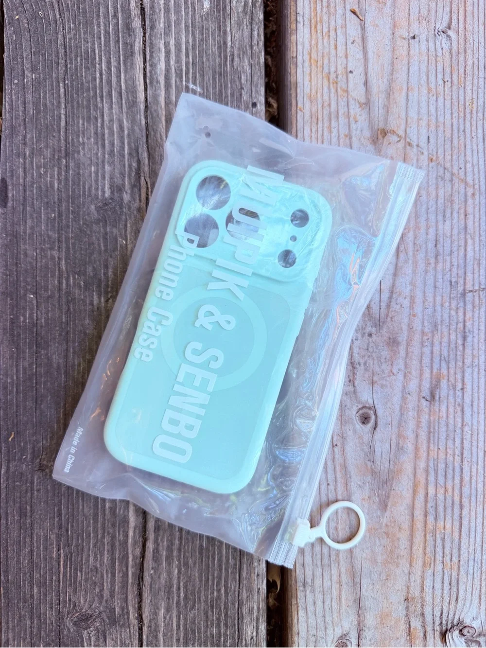 Mint Green MagSafe-Compatible IPhone 17 Pro Phone Case